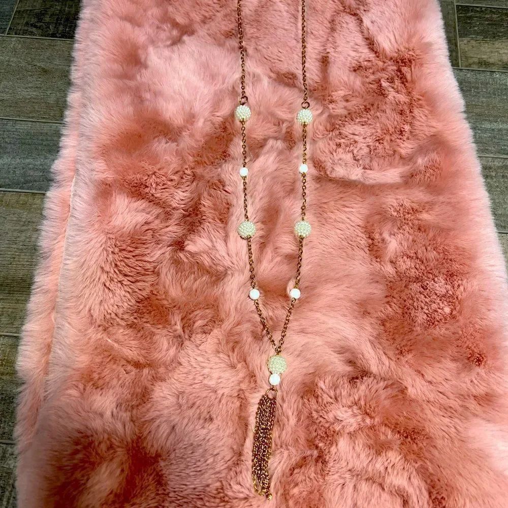 Women’s vintage adjustable tassel necklace.